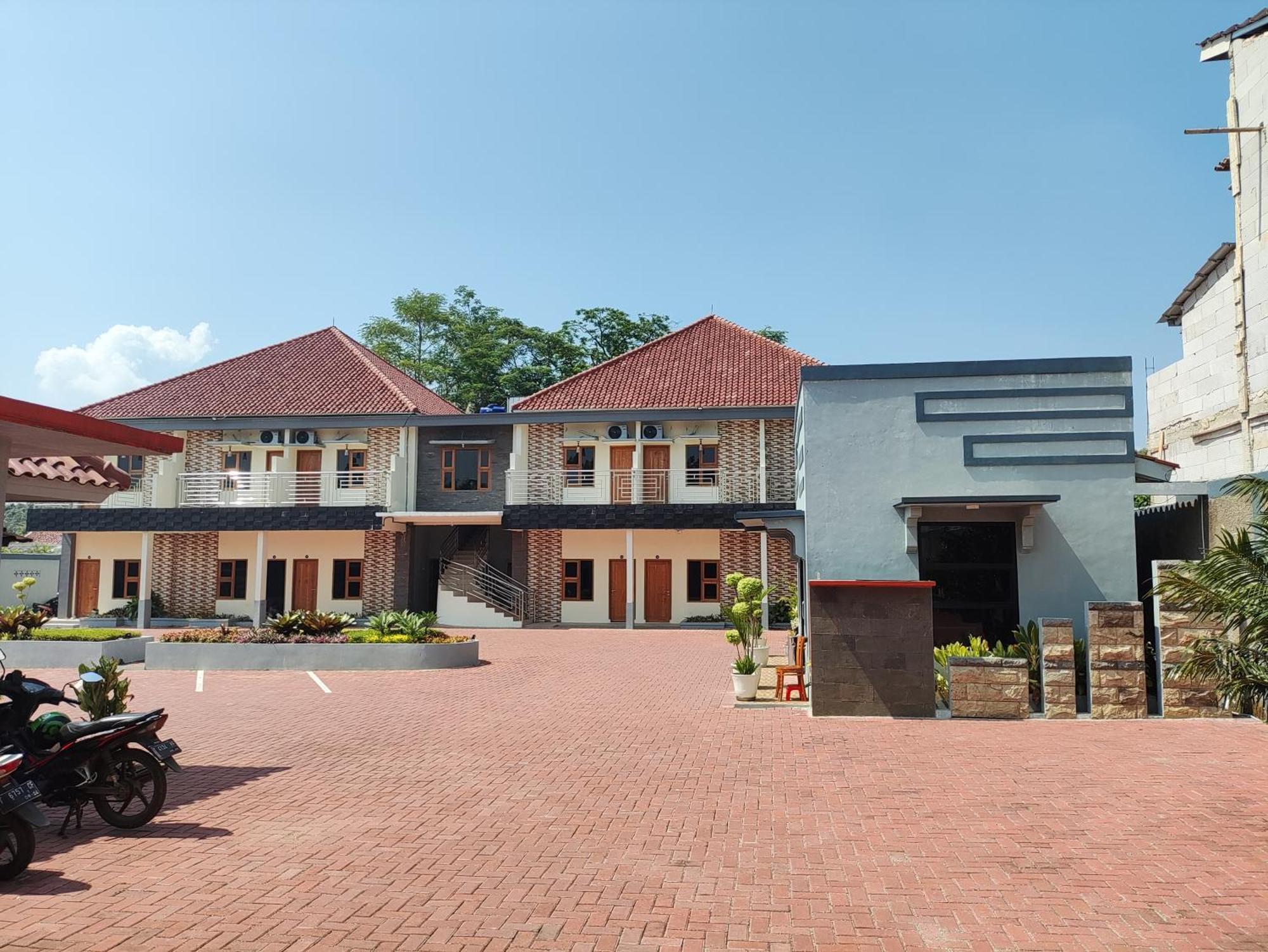 Hotel Cibening Purwakarta Exterior foto